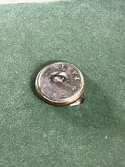 EST. Bouton de gilet de l’équipage Porriquet...