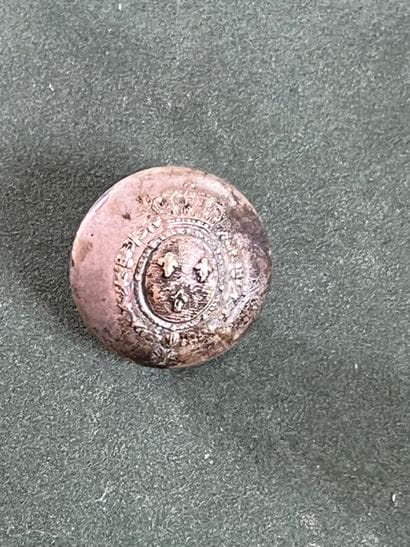 Bouton de gilet aux armes de France portés...