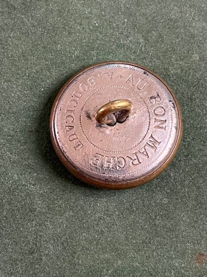 NIV. Bouton de tenue de l’équipage de La...