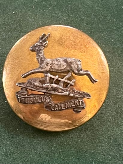 SAIN. Bouton de tenue de l’équipage de Bois...