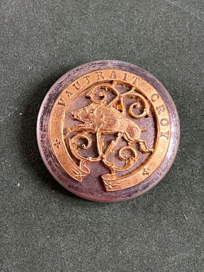 NIV. Bouton de tenue du Vautrait de Croÿ...