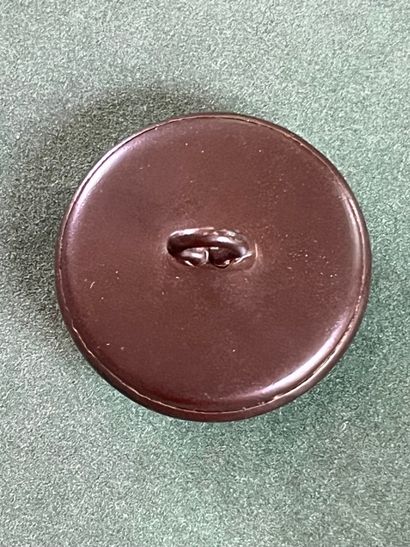 POI. Bouton de tenue de l’équipage Touffou...