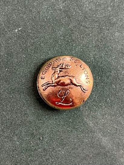 NOR. Bouton de gilet de l’équipage de Lyons...
