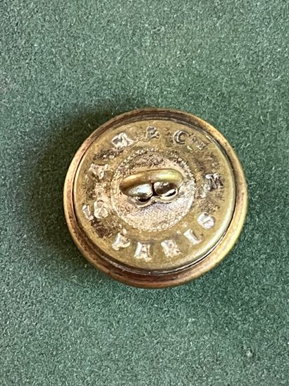 AUV. Bouton de gilet de l’équipage des 2...