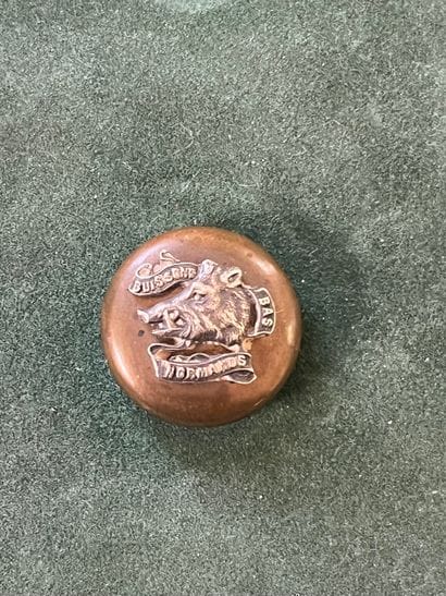 NOR. Bouton de gilet de l’équipage de Saint...