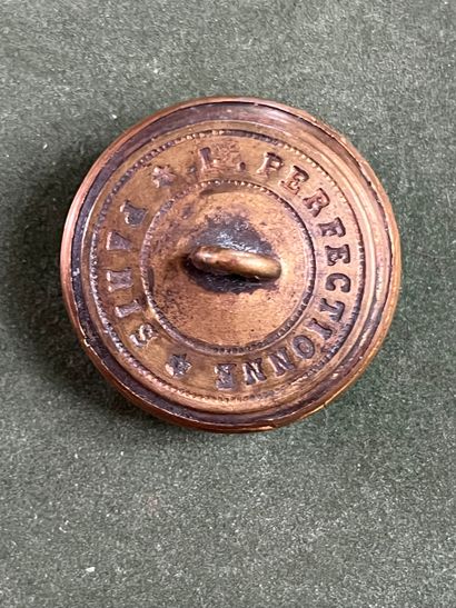 NIV. Bouton de tenue de l’équipage de La...