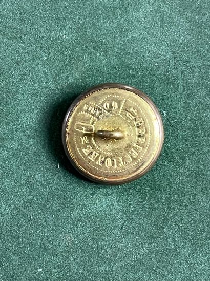 IDF. Bouton de gilet du vautrait de Pouy...