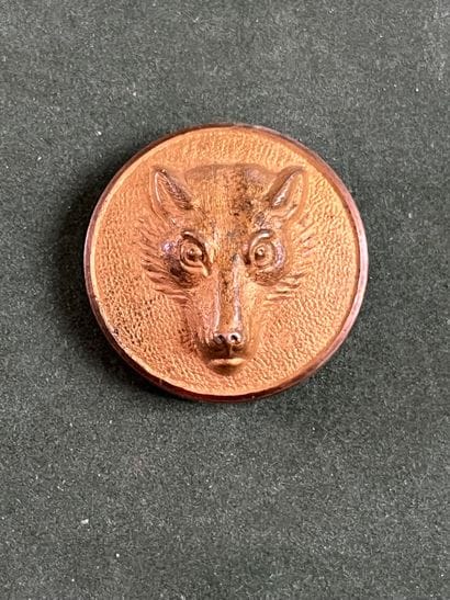 NIV. Bouton de tenue de l’équipage de La...