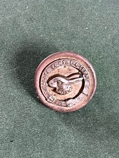 EST. Bouton de gilet du rallye Ventre à Terre...