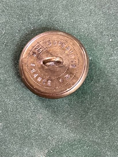 POI. Bouton de tenue de l’équipage de La...