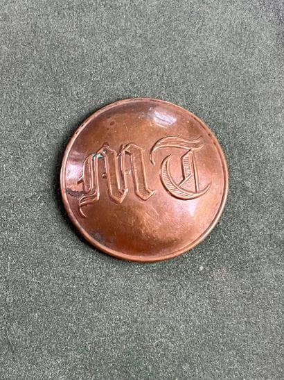 ANJ. Bouton de tenue de l’équipage Torbechet...