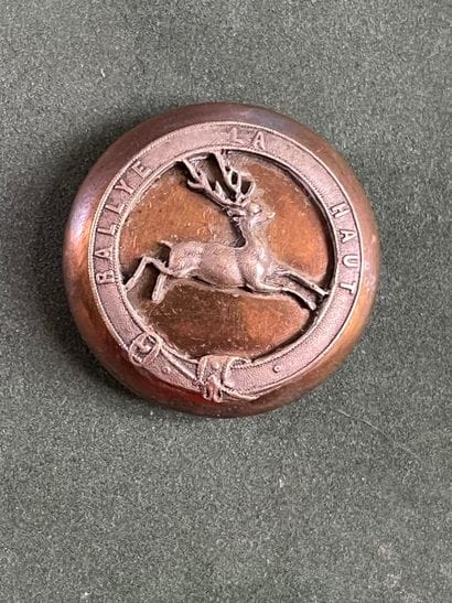 ANJ. Bouton de tenue de l’équipage du Luart...