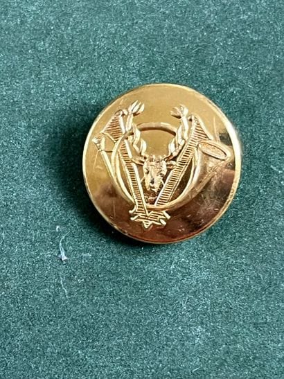 IDF. Bouton de gilet de l’équipage de Saint...