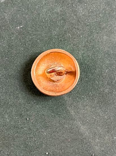 NOR. Bouton de gilet de l’équipage de Lyons...