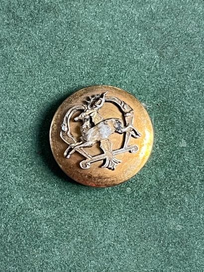 IDF. Bouton de gilet de l’équipage Menier...