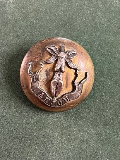 ANJ. Bouton de tenue de l’équipage du Lude...