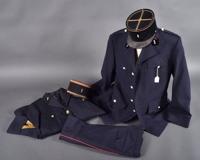 Un uniforme de sapeur-pompiers Vareuse, pantalon...