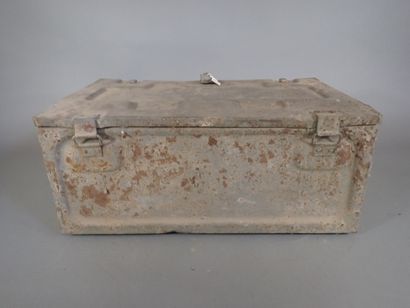 Caisse à munitions britannique en métal C...