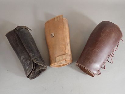 Trois paires de jambières ou houseaux en...
