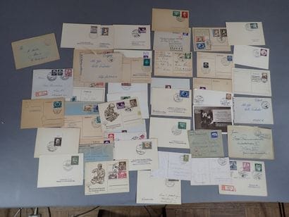 Environ 40 cartes postales ou enveloppes...
