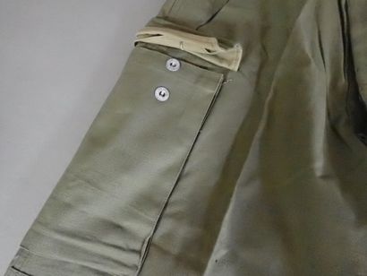Deux pantalons de treillis modèle 47 en toile...