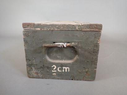 Caisse allemande en bois peint vert pour...