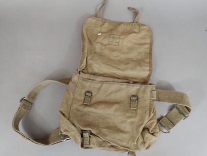 Musette TTA modèle 1950 d’infirmier, en toile...