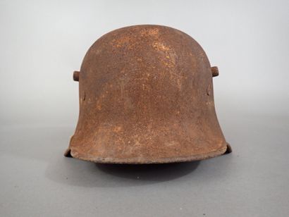 Coque de casque allemand modèle 1916. Sans...