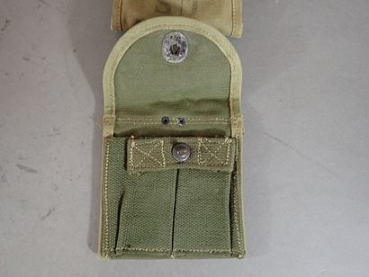 Deux pochettes porte-chargeurs de carabine...