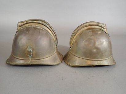 Deux casques de pompier modèle 1895 en laiton,...