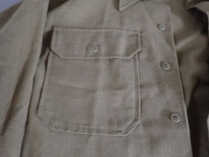Chemise US moutarde. Reproduction contemporaine,...