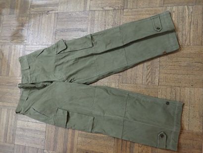 Pantalon modèle 47 en toile kaki, taille...