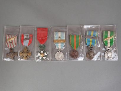 Lot de 7 décorations : Croix de la Légion...