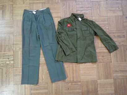 Uniforme Viêt-Cong en toile verte, comprenant...