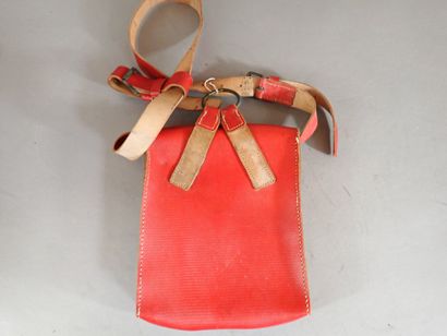Sacoche de cavalerie de spahis en cuir rouge...