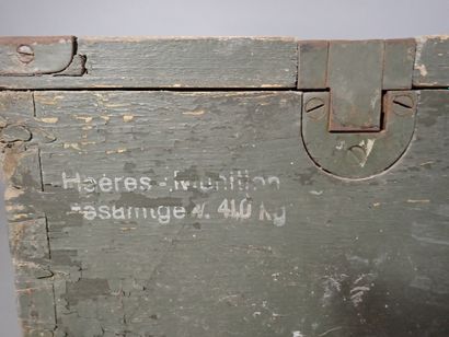 Caisse allemande en bois peint vert pour...