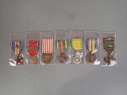 Lot de 7 décorations : Médaille Militaire,...