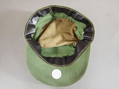 Lot de deux casquettes en toile verte, une...