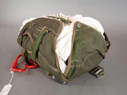 Parachute ventral TAP 511. Avec sa voilure...