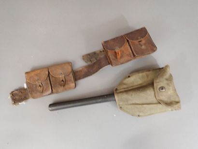 Lot-Deux cartouchières françaises en cuir...