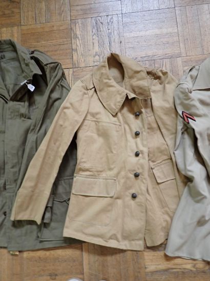 Lot d'uniforme français : veste de treillis...