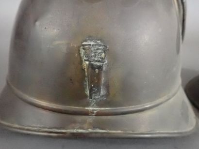 Deux casques de pompier modèle 1895 en laiton,...