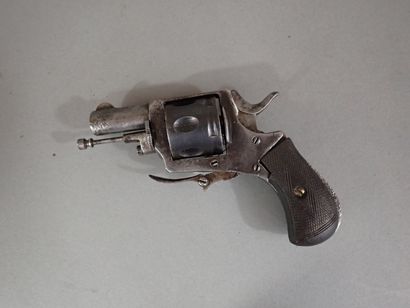 Petit revolver type Bull Dog, calibre 320....