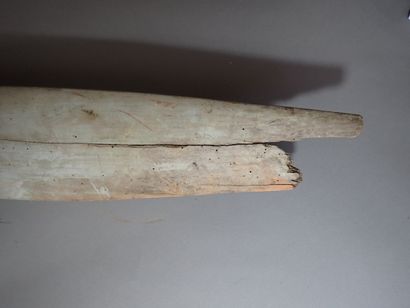 Petite hélice bipale en bois peint. Moyeu...