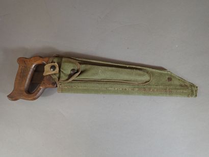 Lot de trois outils individuels : pelle pliante...