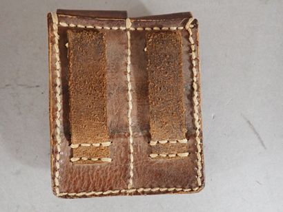 Etui à pistolet artisanal en cuir souple...