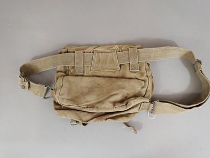 Musette TTA modèle 1950 d’infirmier, en toile...