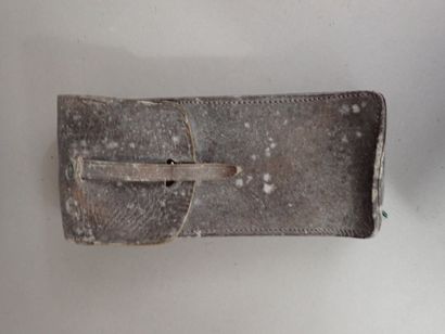 Etui en cuir noirci pour chargeurs de MAT...
