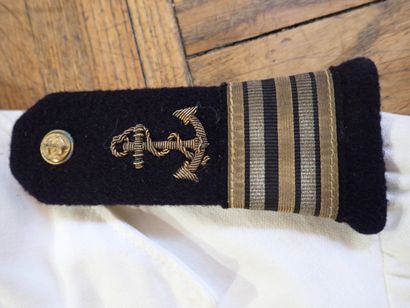 Uniforme d’été de capitaine de frégate de...