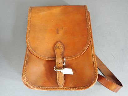 Sacoche porte-carte en cuir fauve à plusieurs...